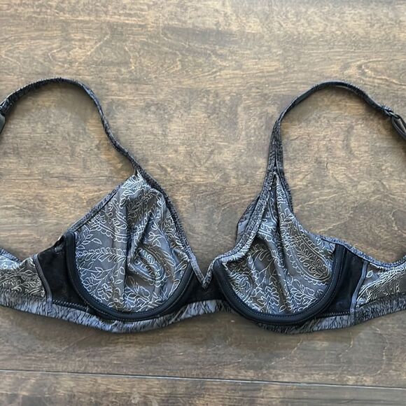 Warners  Underarm Smoothing Seamless Wireless Bra Sz- 34B - Picture 5 of 9